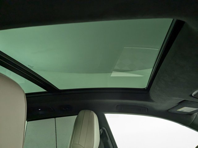 Vehicle image 19 of 25