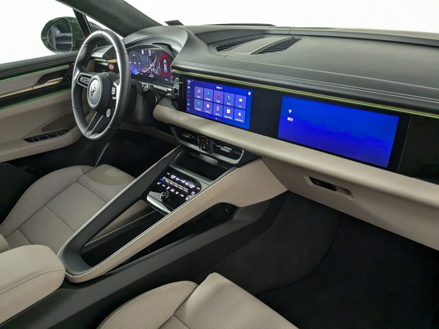 Vehicle image 14 of 25