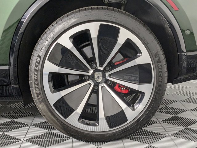 Vehicle image 9 of 25