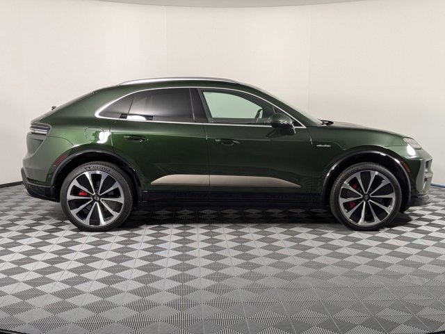 Vehicle image 4 of 25