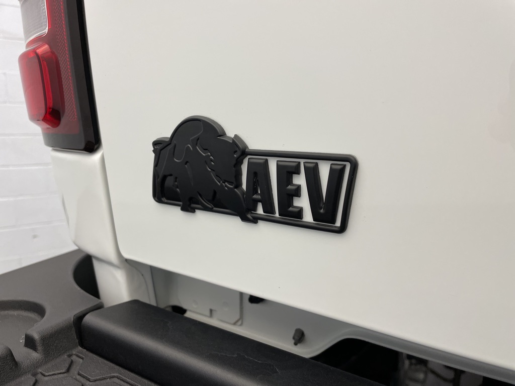 Vehicle image 8 of 28