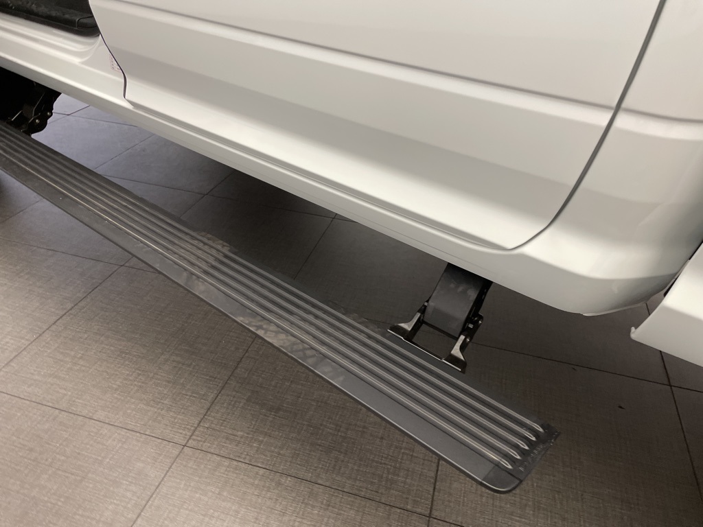 Vehicle image 16 of 28