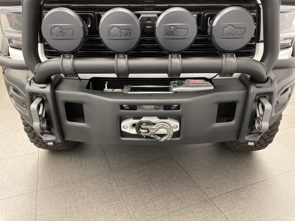 Vehicle image 11 of 28