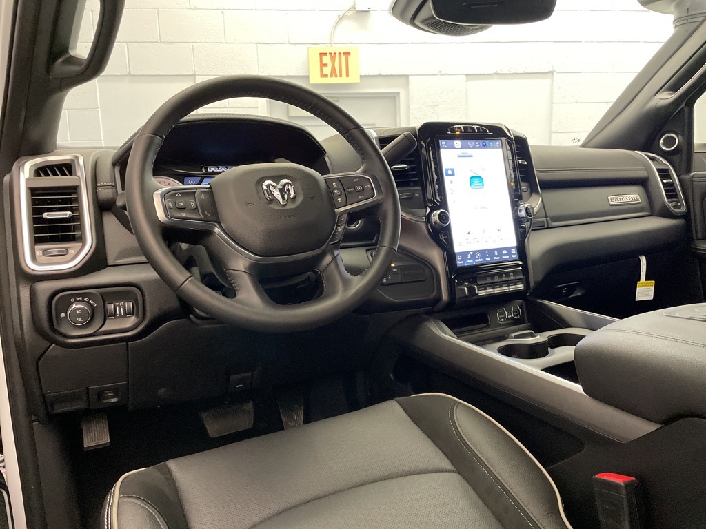 Vehicle image 17 of 28