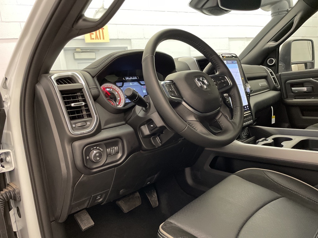 Vehicle image 22 of 28