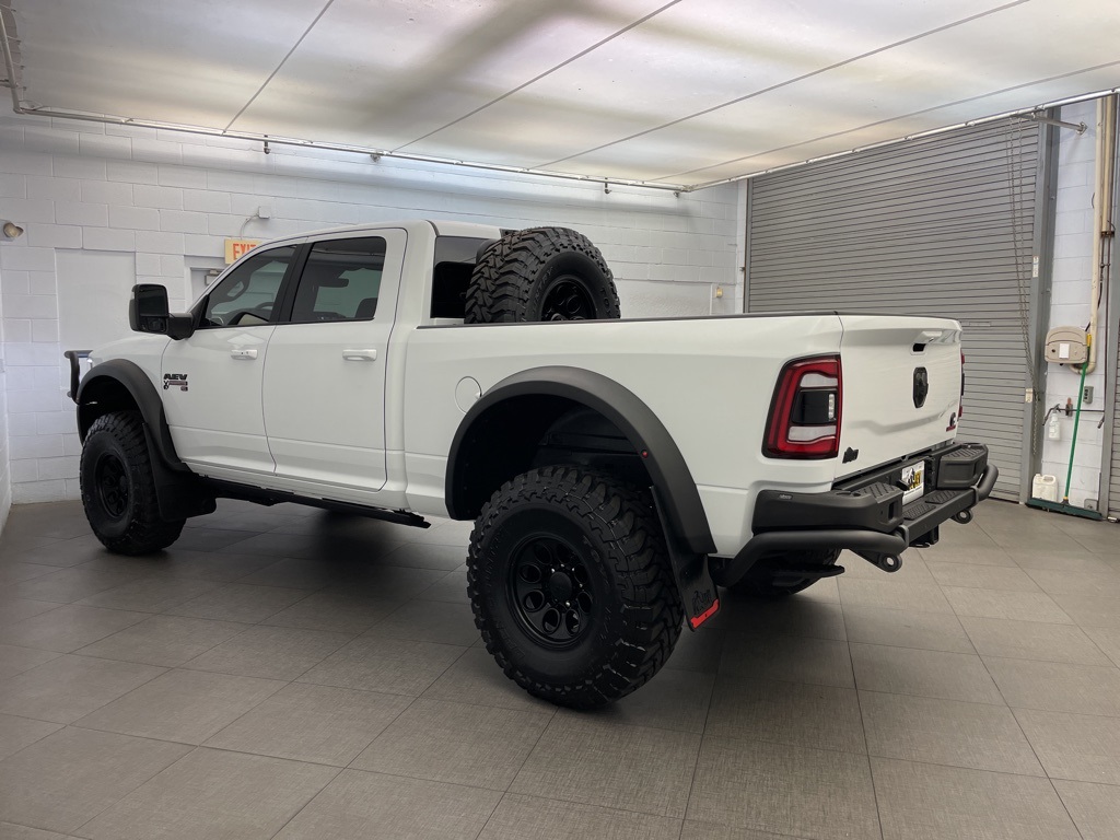 Vehicle image 10 of 28