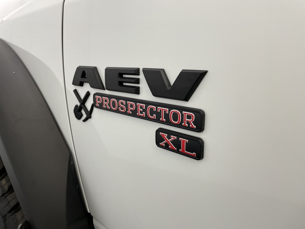 Vehicle image 15 of 28