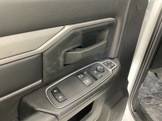 Vehicle image 16 of 38