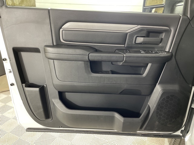 Vehicle image 15 of 38