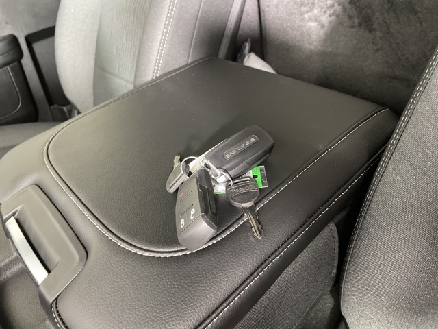 Vehicle image 32 of 38
