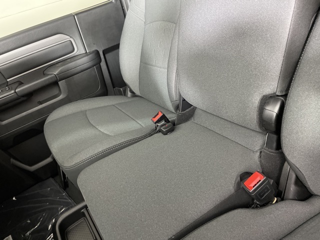 Vehicle image 31 of 38