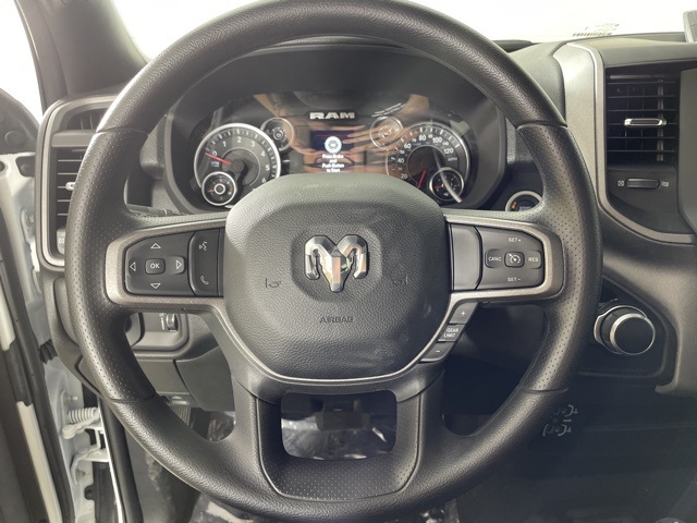 Vehicle image 17 of 38
