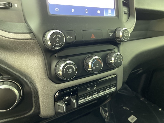 Vehicle image 27 of 38