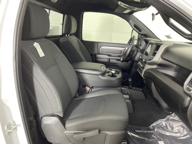 Vehicle image 34 of 38