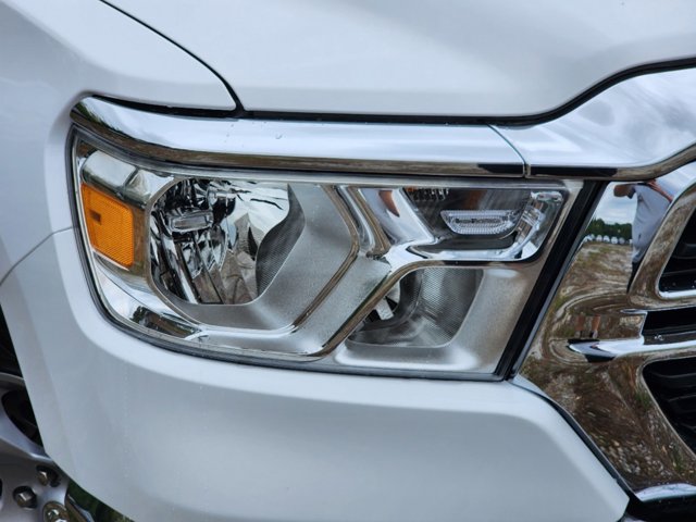 Vehicle image 26 of 32