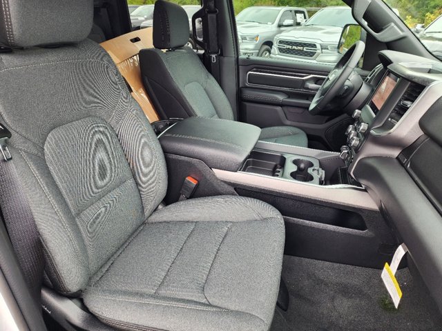 Vehicle image 14 of 32