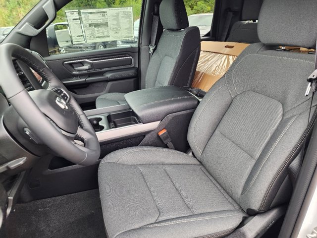 Vehicle image 13 of 32