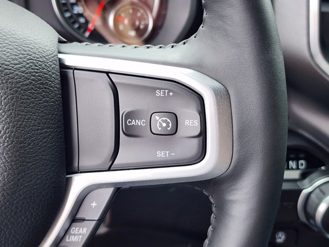 Vehicle image 31 of 32