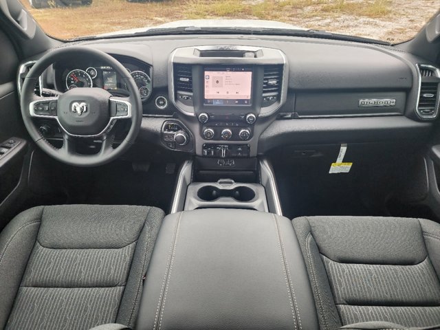 Vehicle image 16 of 32