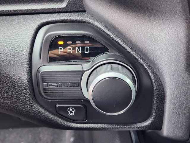 Vehicle image 27 of 32