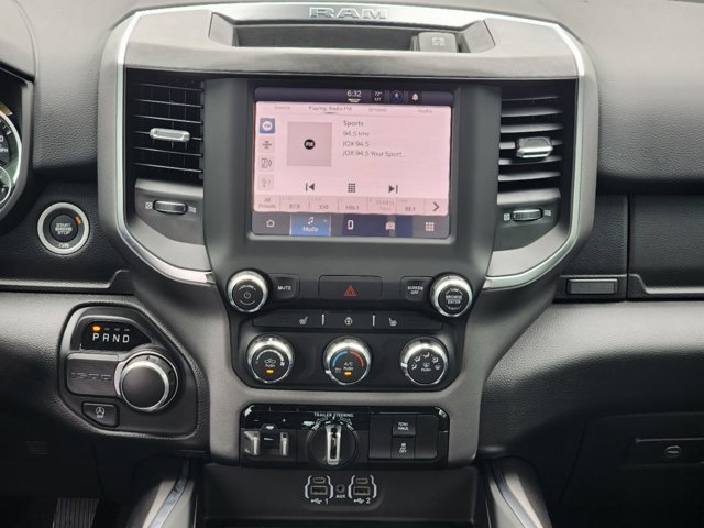 Vehicle image 20 of 32
