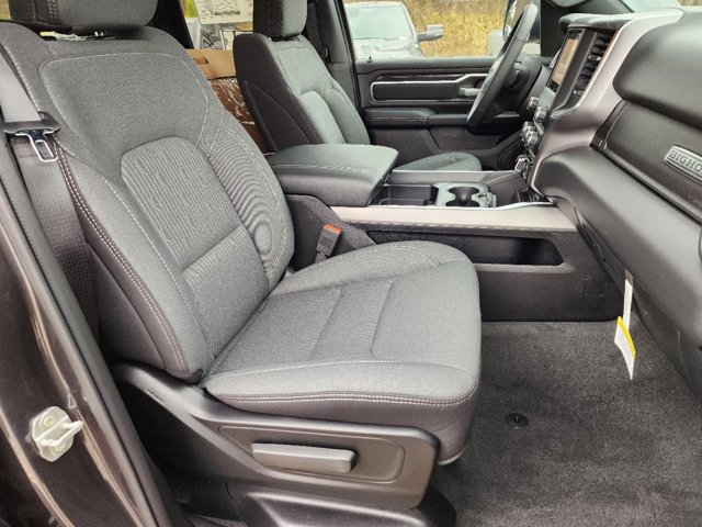 Vehicle image 14 of 33