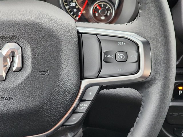 Vehicle image 18 of 33