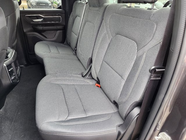Vehicle image 15 of 33