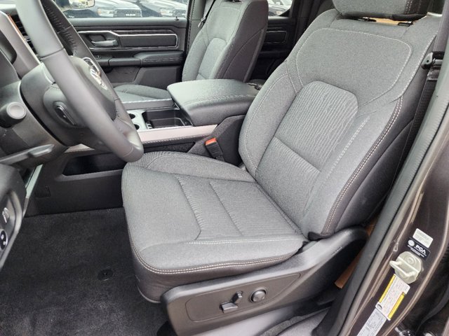 Vehicle image 16 of 33