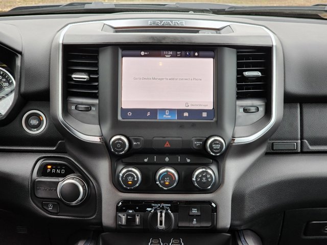 Vehicle image 23 of 33