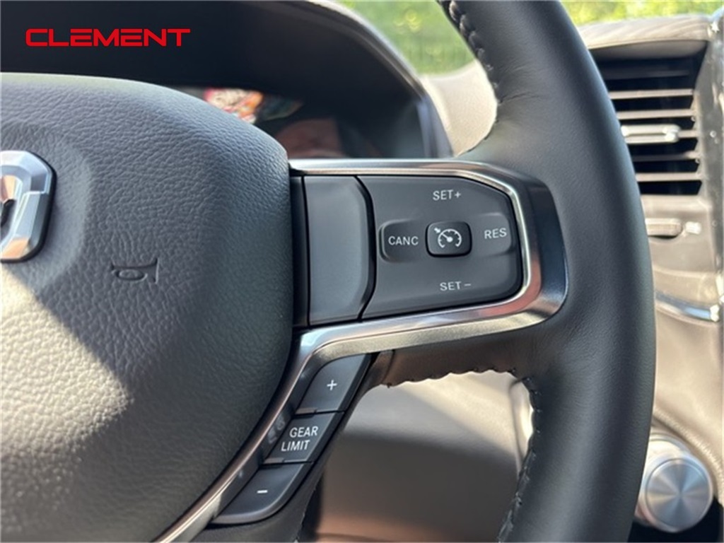 Vehicle image 11 of 34