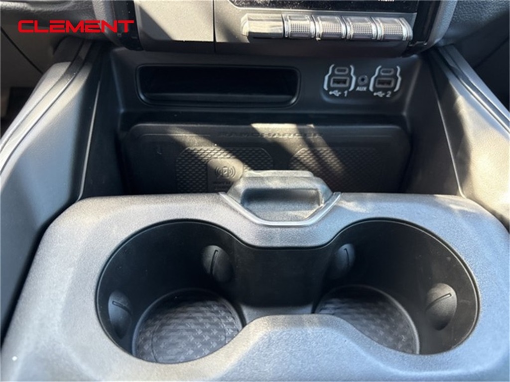 Vehicle image 22 of 34