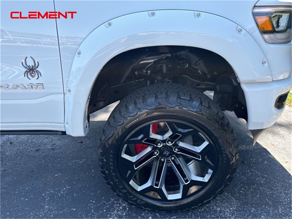 Vehicle image 29 of 34