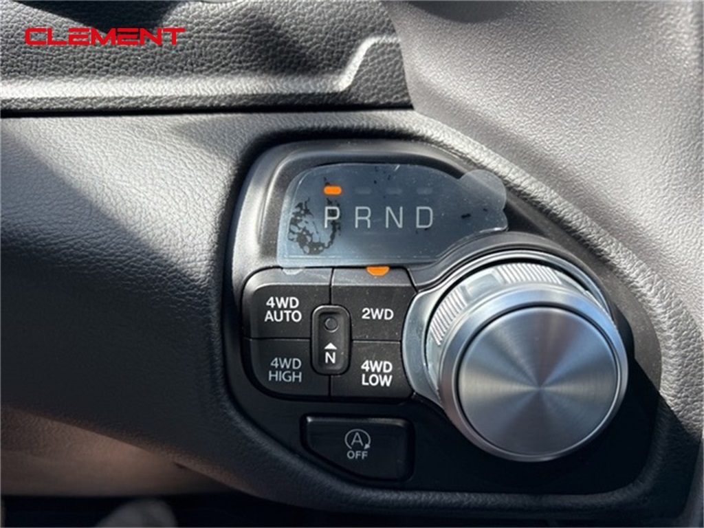 Vehicle image 17 of 34