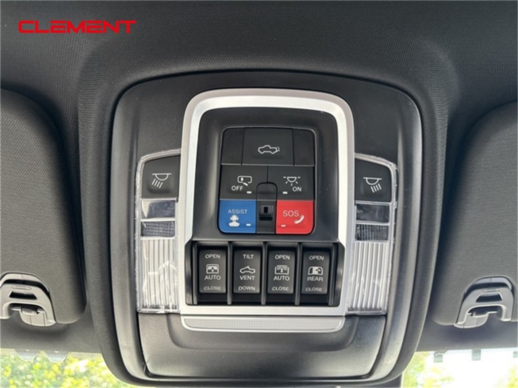 Vehicle image 13 of 34