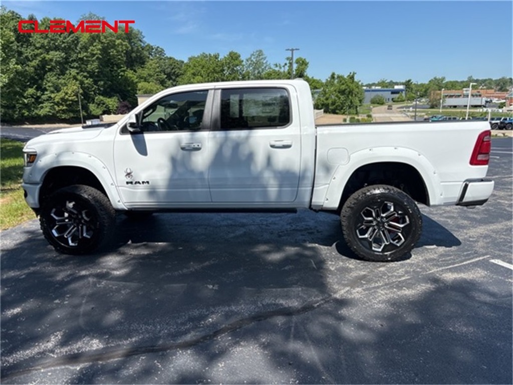 Vehicle image 8 of 34