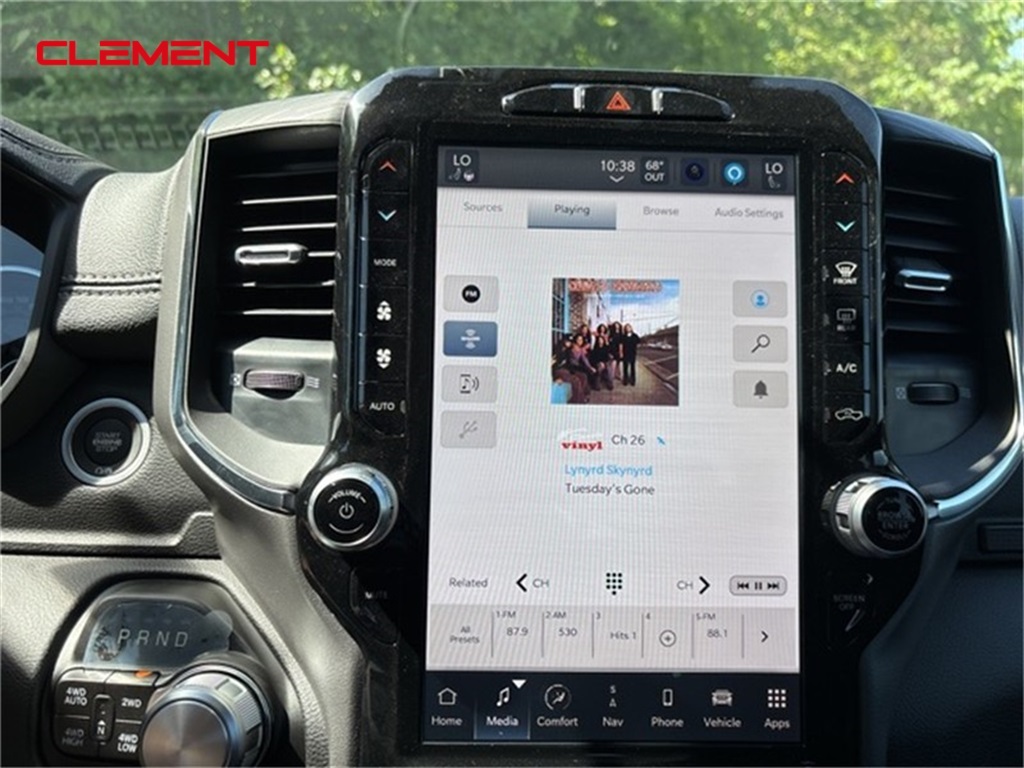 Vehicle image 21 of 34