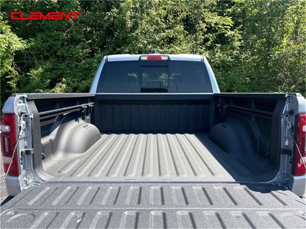 Vehicle image 29 of 33