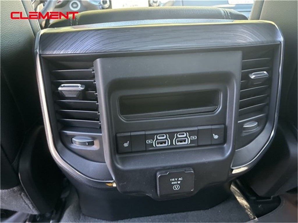 Vehicle image 28 of 33