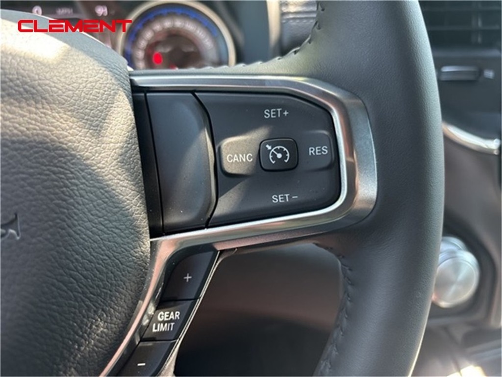Vehicle image 11 of 33