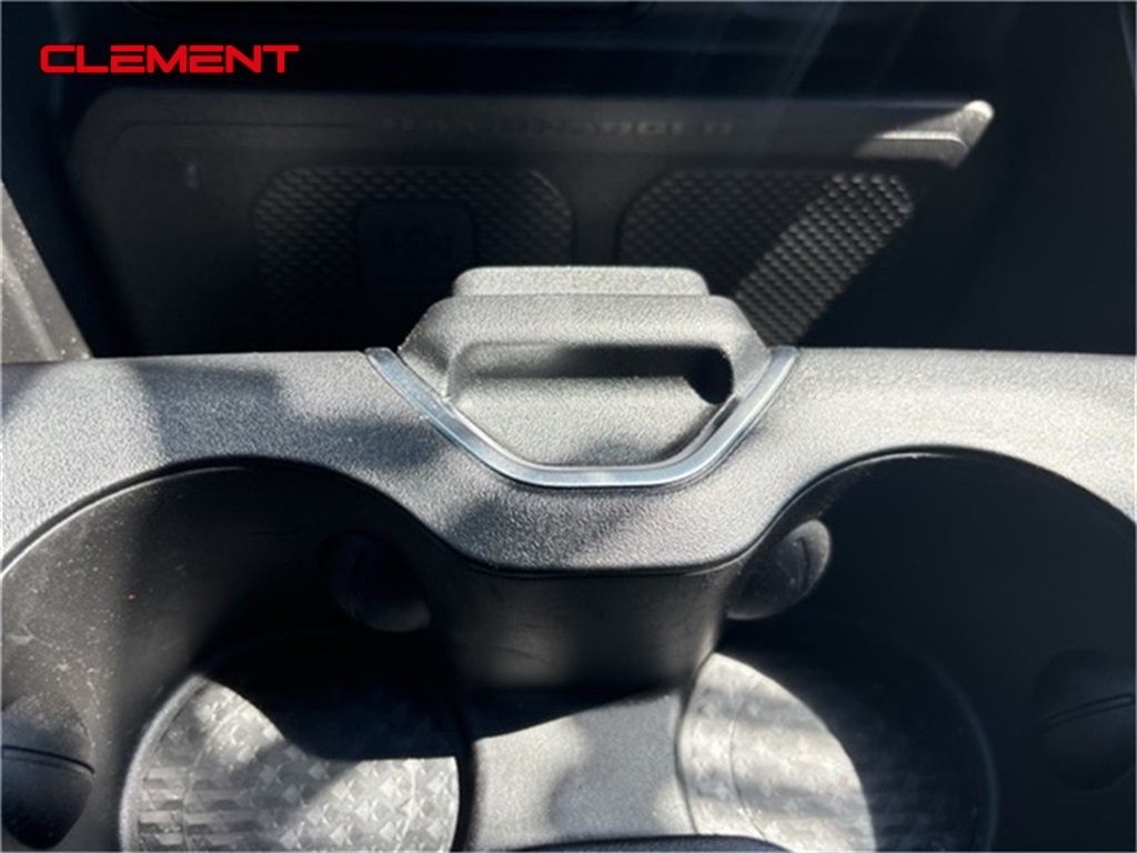 Vehicle image 21 of 33
