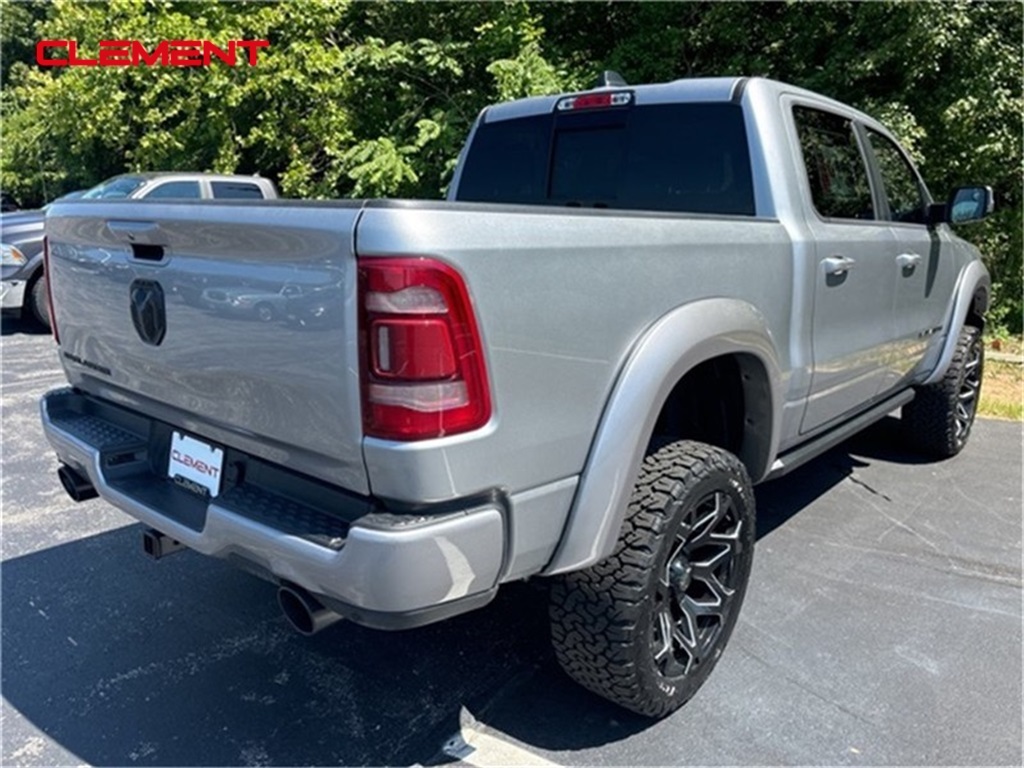 Vehicle image 4 of 33