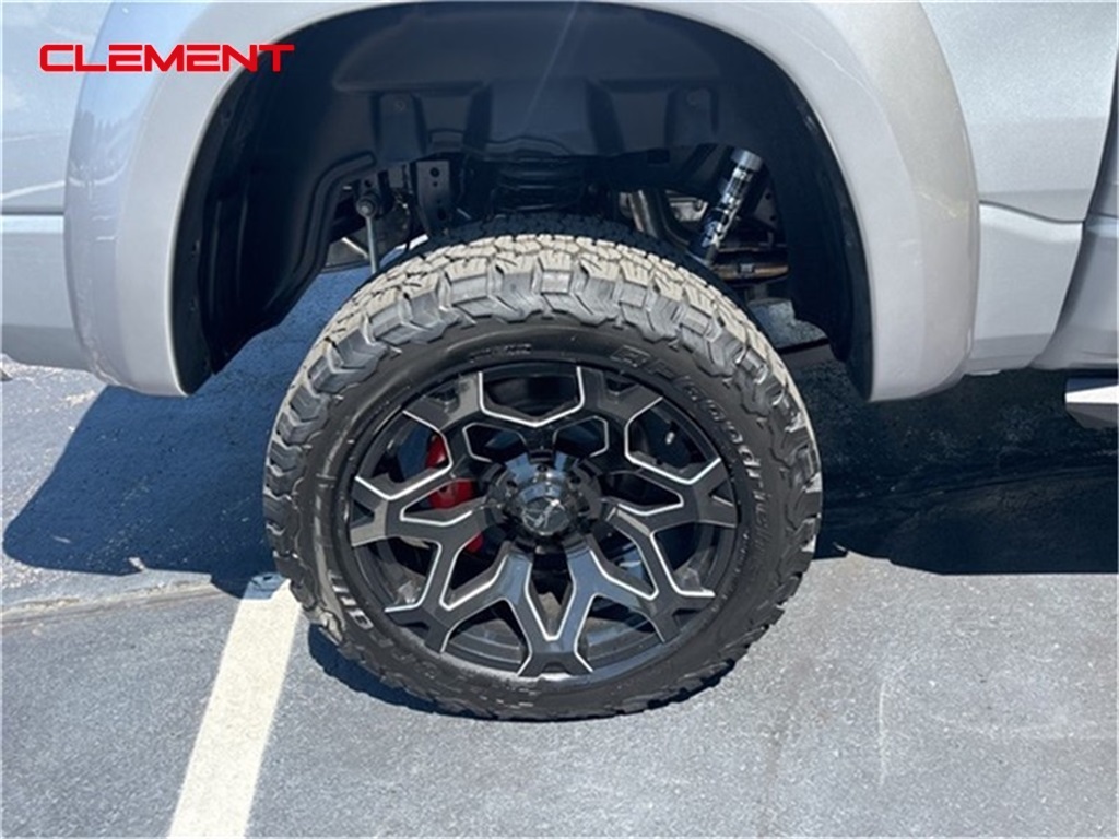 Vehicle image 30 of 33