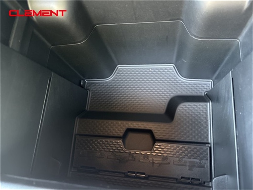 Vehicle image 22 of 33