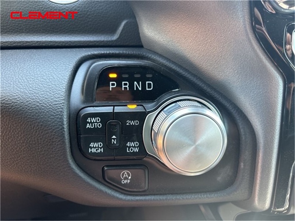 Vehicle image 15 of 33