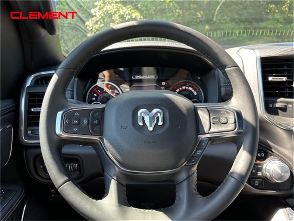 Vehicle image 8 of 34