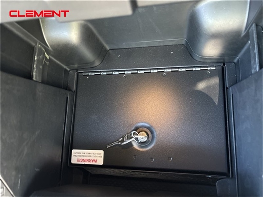 Vehicle image 23 of 34
