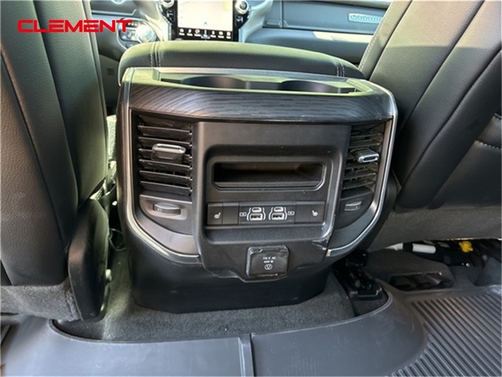 Vehicle image 28 of 34