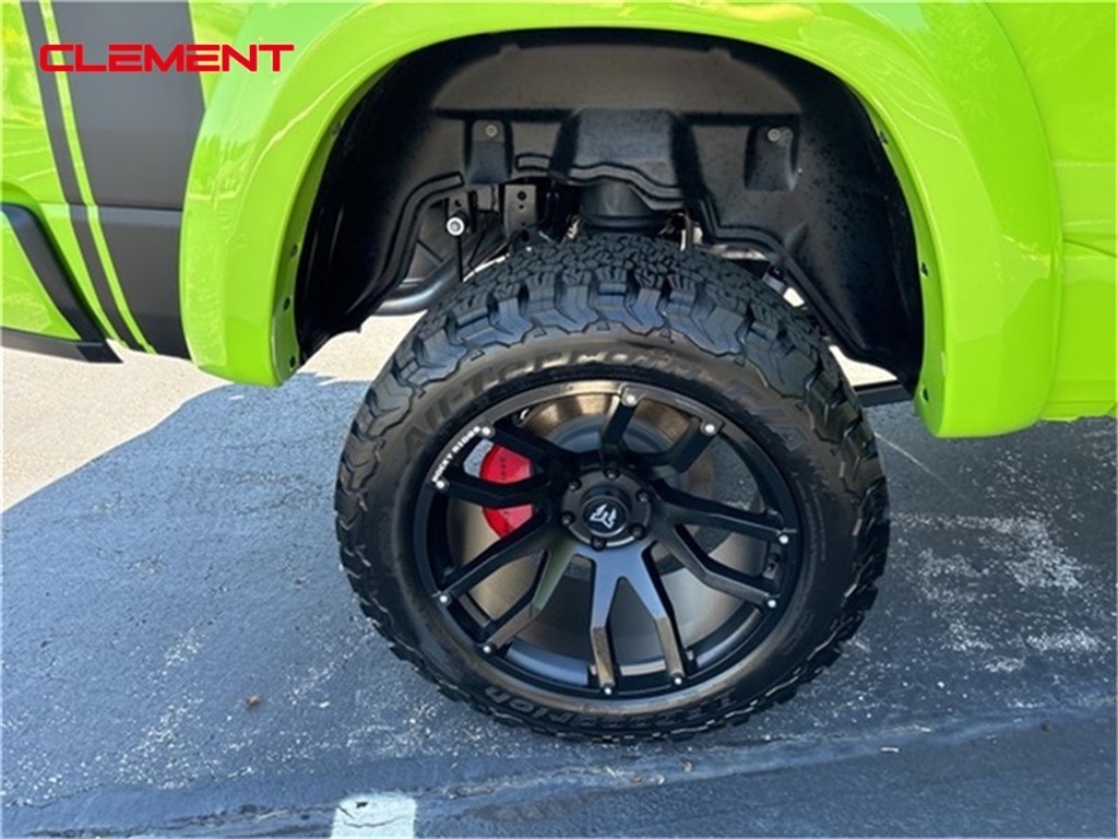 Vehicle image 29 of 34