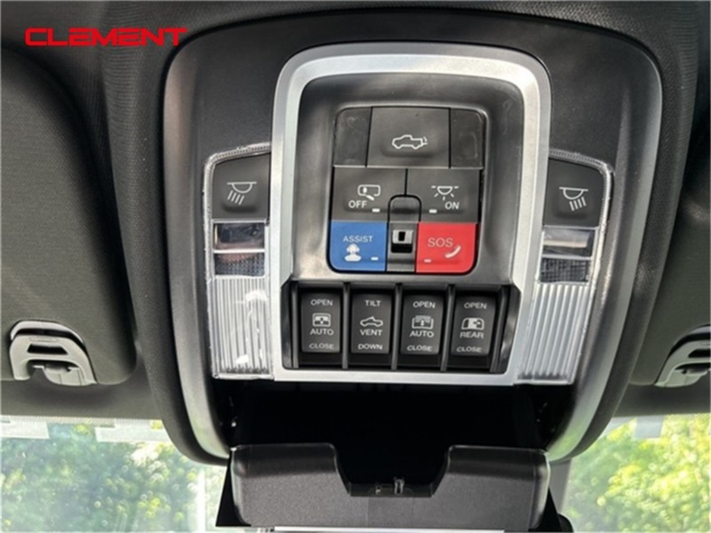 Vehicle image 19 of 34